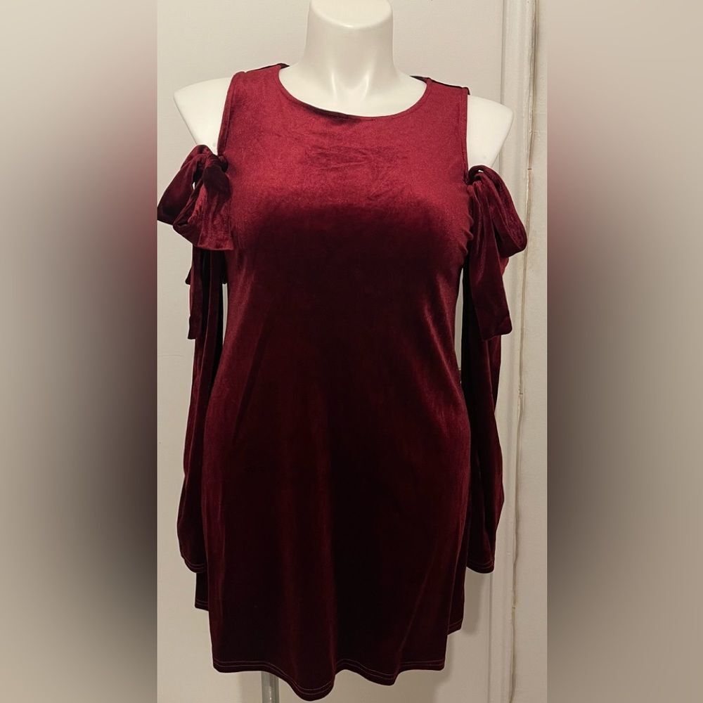 NWT Romeo & Juliet Couture Velvet Like Ribbon Tie Cold Shoulder Dress Burgundy - Picture 1 of 7
